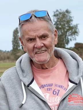 English men looking for love